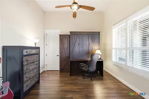 2123 Oakwood Holw, New Braunfels, TX 78132 - Photo 9