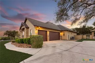 2123 Oakwood Holw, New Braunfels, TX 78132 - Photo 7