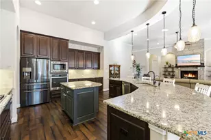 2123 Oakwood Holw, New Braunfels, TX 78132 - Photo 17