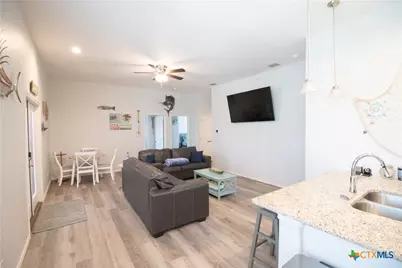 207 Paradise Dr, Rockport, TX 78382 - Photo 5