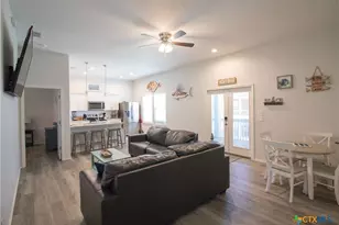 207 Paradise Dr, Rockport, TX 78382 - Photo 7