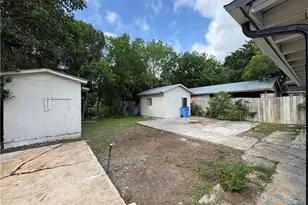 1209 Raymond St, Seguin, TX 78155 - Photo 11