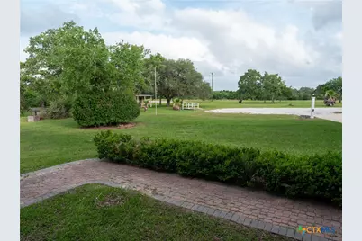 403 Oakside Drive, Victoria, TX 77905 - Photo 11