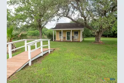 403 Oakside Drive, Victoria, TX 77905 - Photo 9