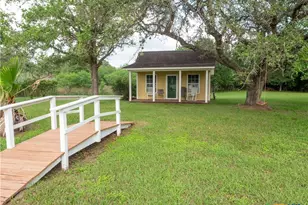 403 Oakside Dr, Victoria, TX 77905 - Photo 9
