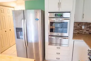 403 Oakside Dr, Victoria, TX 77905 - Photo 17