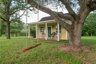 403 Oakside Dr, Victoria, TX 77905 - Photo 5