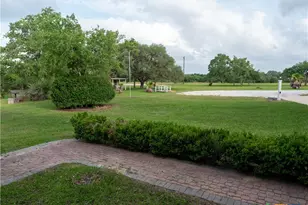 403 Oakside Dr, Victoria, TX 77905 - Photo 11