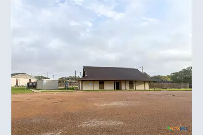 301 Rosewood Drive, Victoria, TX 77901 - Photo 3