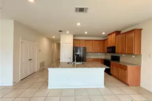 2065 Oxbow Cir, New Braunfels, TX 78130 - Photo 11