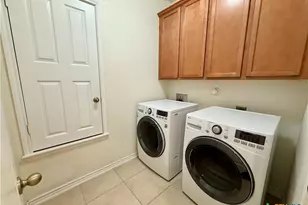 2065 Oxbow Cir, New Braunfels, TX 78130 - Photo 7