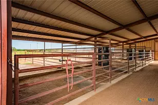 2055 Co Rd 284, Liberty Hill, TX 78642 - Photo 31
