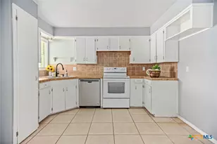 525 Travis St, Port Lavaca, TX 77979 - Photo 7