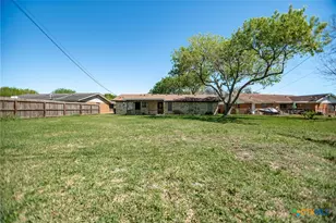525 Travis St, Port Lavaca, TX 77979 - Photo 21