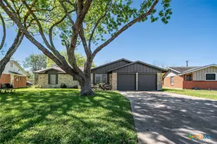 525 Travis St, Port Lavaca, TX 77979 - Photo 1