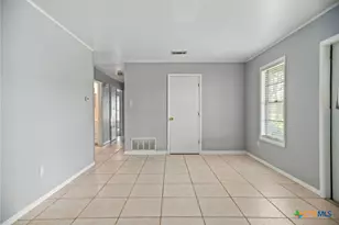 525 Travis St, Port Lavaca, TX 77979 - Photo 11