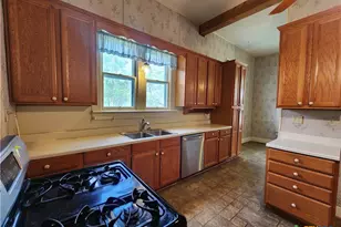 408 E Prairie St, Cuero, TX 77954 - Photo 11