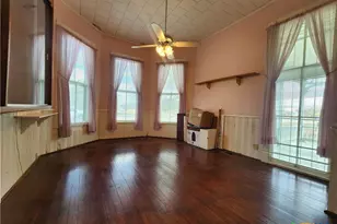 408 E Prairie St, Cuero, TX 77954 - Photo 13