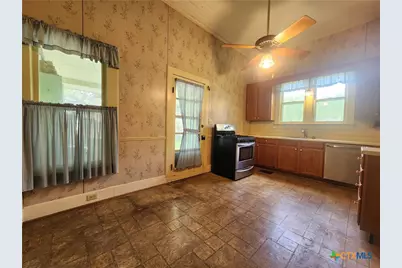 408 E Prairie Street, Cuero, TX 77954 - Photo 17