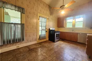 408 E Prairie St, Cuero, TX 77954 - Photo 17