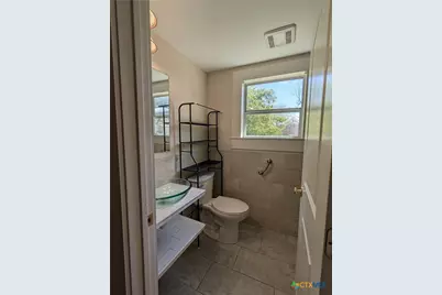 619 E Donegan Street, Seguin, TX 78155 - Photo 11