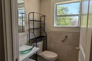 619 E Donegan St, Seguin, TX 78155 - Photo 11