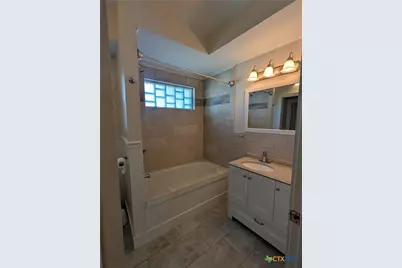 619 E Donegan Street, Seguin, TX 78155 - Photo 7