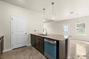 414 W Avenue C, Copperas Cove, TX 76522 - Photo 9