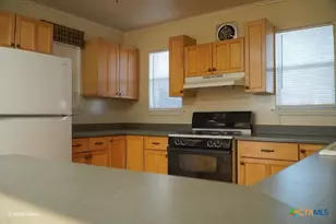 503 E Ave G, Lampasas, TX 76550 - Photo 5