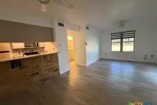 508 E Travis St, Luling, TX 78648 - Photo 9