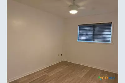 508 E Travis Street, Luling, TX 78648 - Photo 13