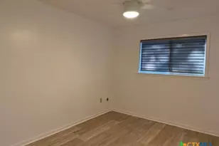 508 E Travis St, Luling, TX 78648 - Photo 13