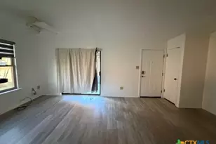 508 E Travis St, Luling, TX 78648 - Photo 7