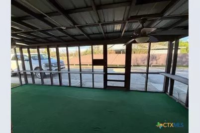 508 E Travis Street, Luling, TX 78648 - Photo 17