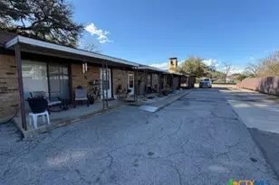 508 E Travis St, Luling, TX 78648 - Photo 19