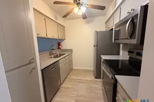 508 E Travis St, Luling, TX 78648 - Photo 5