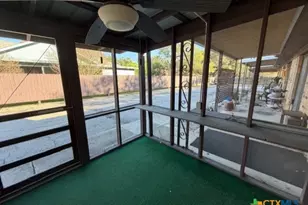 508 E Travis St, Luling, TX 78648 - Photo 15