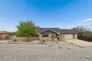 677 Floral Ave, New Braunfels, TX 78130 - Photo 1