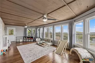 677 Floral Ave, New Braunfels, TX 78130 - Photo 15