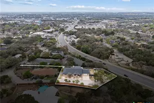 677 Floral Ave, New Braunfels, TX 78130 - Photo 5