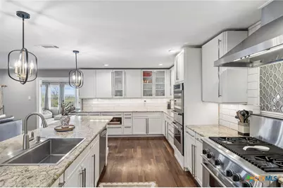 677 Floral Avenue, New Braunfels, TX 78130 - Photo 11