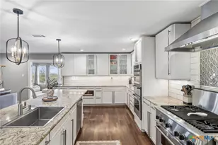 677 Floral Ave, New Braunfels, TX 78130 - Photo 11