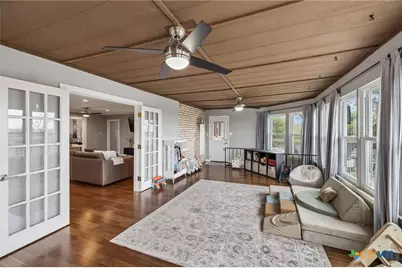 677 Floral Avenue, New Braunfels, TX 78130 - Photo 17