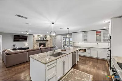 677 Floral Avenue, New Braunfels, TX 78130 - Photo 13