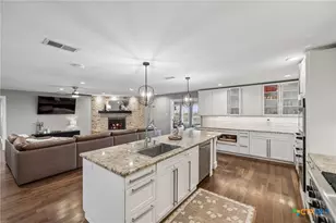 677 Floral Ave, New Braunfels, TX 78130 - Photo 13