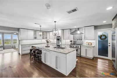 677 Floral Avenue, New Braunfels, TX 78130 - Photo 9