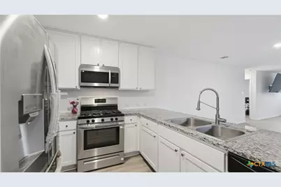 9211 Navarro Vista, Seguin, TX 78155 - Photo 9