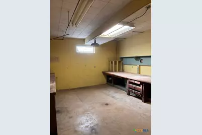 256 W Court Street, Seguin, TX 78155 - Photo 19