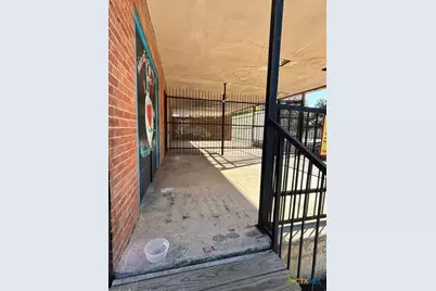 256 W Court Street, Seguin, TX 78155 - Photo 15