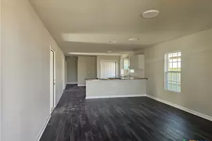 800 E 6th St, Nixon, TX 78140 - Photo 3